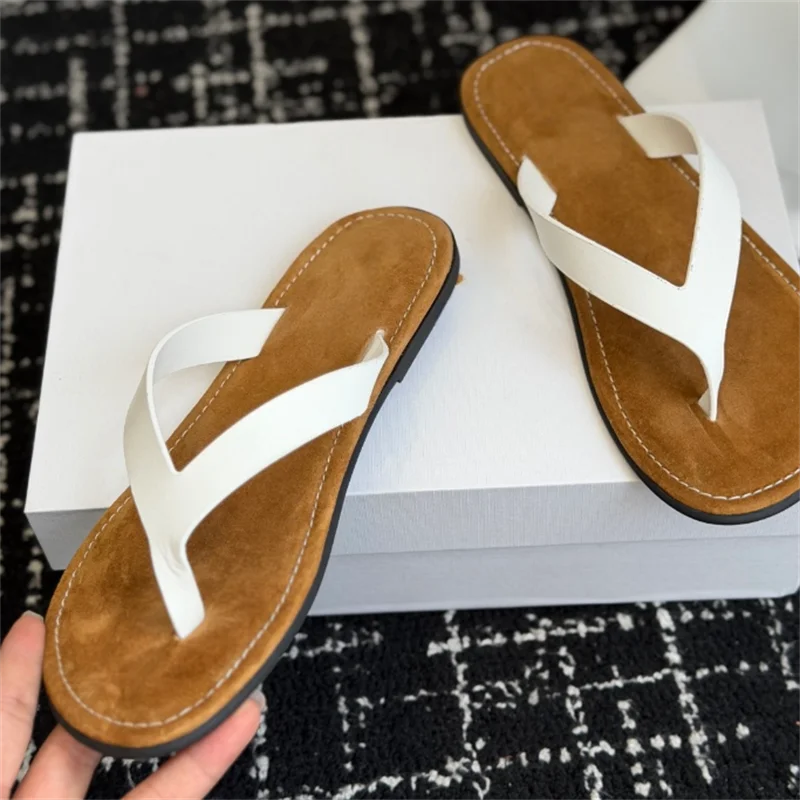 The New Thong Sandals Are Made of Fine Calf Leather, Leather Lining, Fashionable Round Toe Rubber Sole, Craftsmanship and Simple
