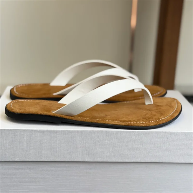 The New Thong Sandals Are Made of Fine Calf Leather, Leather Lining, Fashionable Round Toe Rubber Sole, Craftsmanship and Simple
