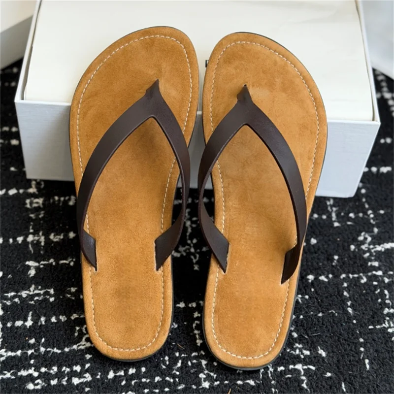 The New Thong Sandals Are Made of Fine Calf Leather, Leather Lining, Fashionable Round Toe Rubber Sole, Craftsmanship and Simple