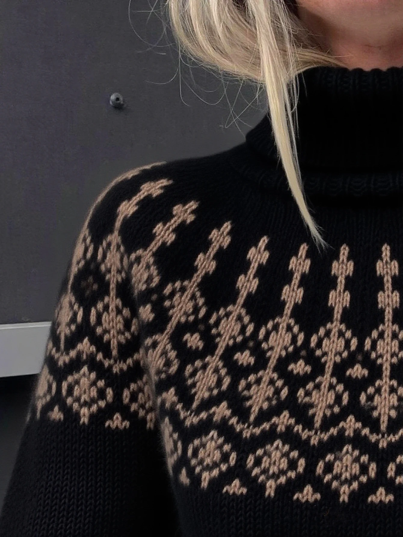 New Autumn and Winter Niche Knit Cardigan for Women, Designed in a Lazy Style, Black Geometric Pattern Fitted Turtleneck Pullover, Casual and Elegant Autumn/Winter Top, Basic Versatile Style for Urban Commuting, Stylish and Fashionable Casual Resort Wear, Designer Pattern Niche Knit Cardigan, Valentine's Day Holiday Outfit, Instagram-Style Clothing, Popular among Koreans, Date Gift, Women's Clothing