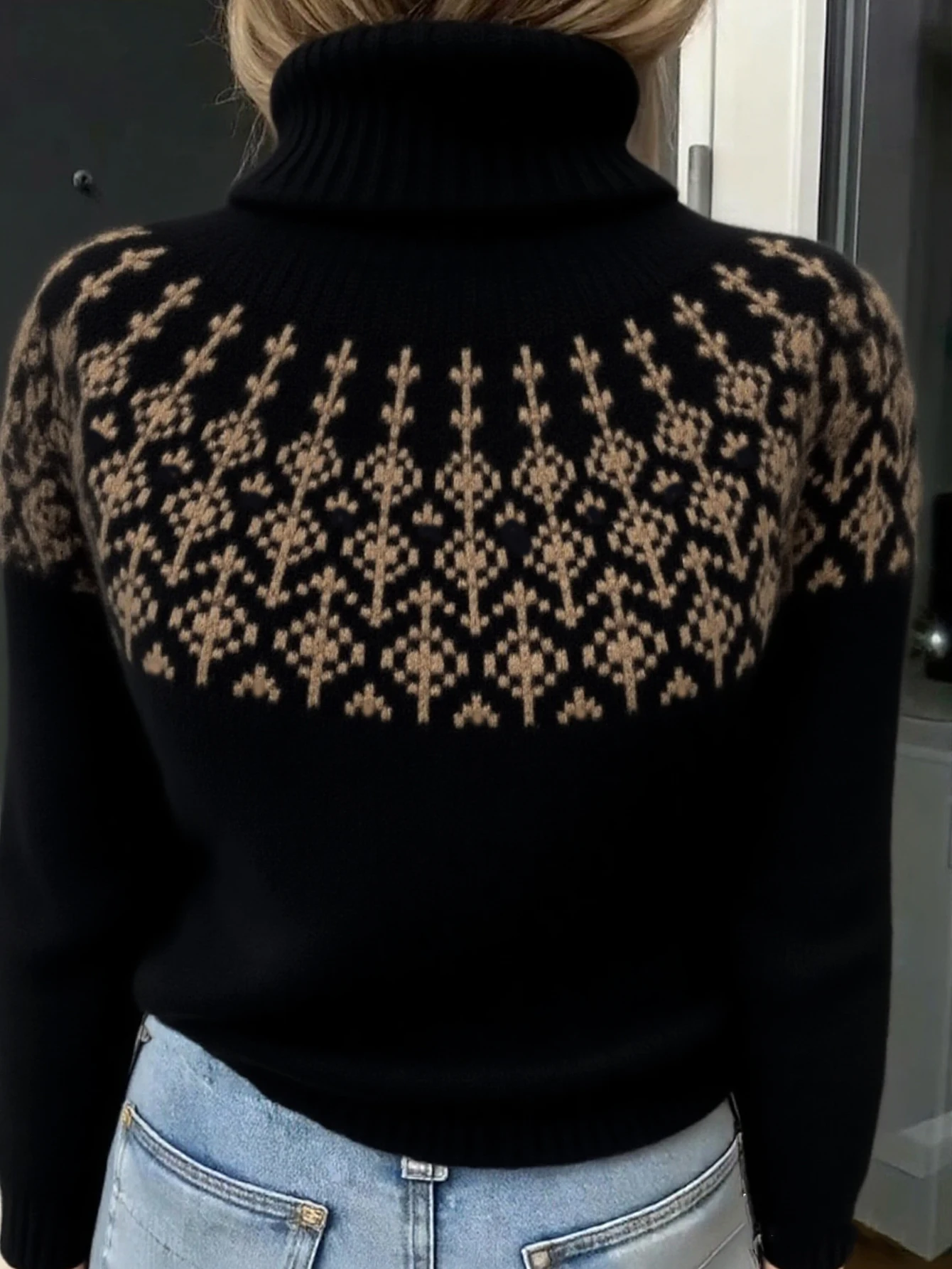 New Autumn and Winter Niche Knit Cardigan for Women, Designed in a Lazy Style, Black Geometric Pattern Fitted Turtleneck Pullover, Casual and Elegant Autumn/Winter Top, Basic Versatile Style for Urban Commuting, Stylish and Fashionable Casual Resort Wear, Designer Pattern Niche Knit Cardigan, Valentine's Day Holiday Outfit, Instagram-Style Clothing, Popular among Koreans, Date Gift, Women's Clothing