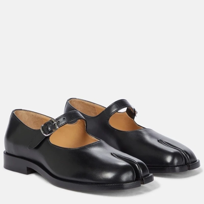 Womens Shallow Open Tabi Mary Jane Flat Shoes Patent Leather Split Toe Design Popular Fashion Footwear Suitable for Daily Wear