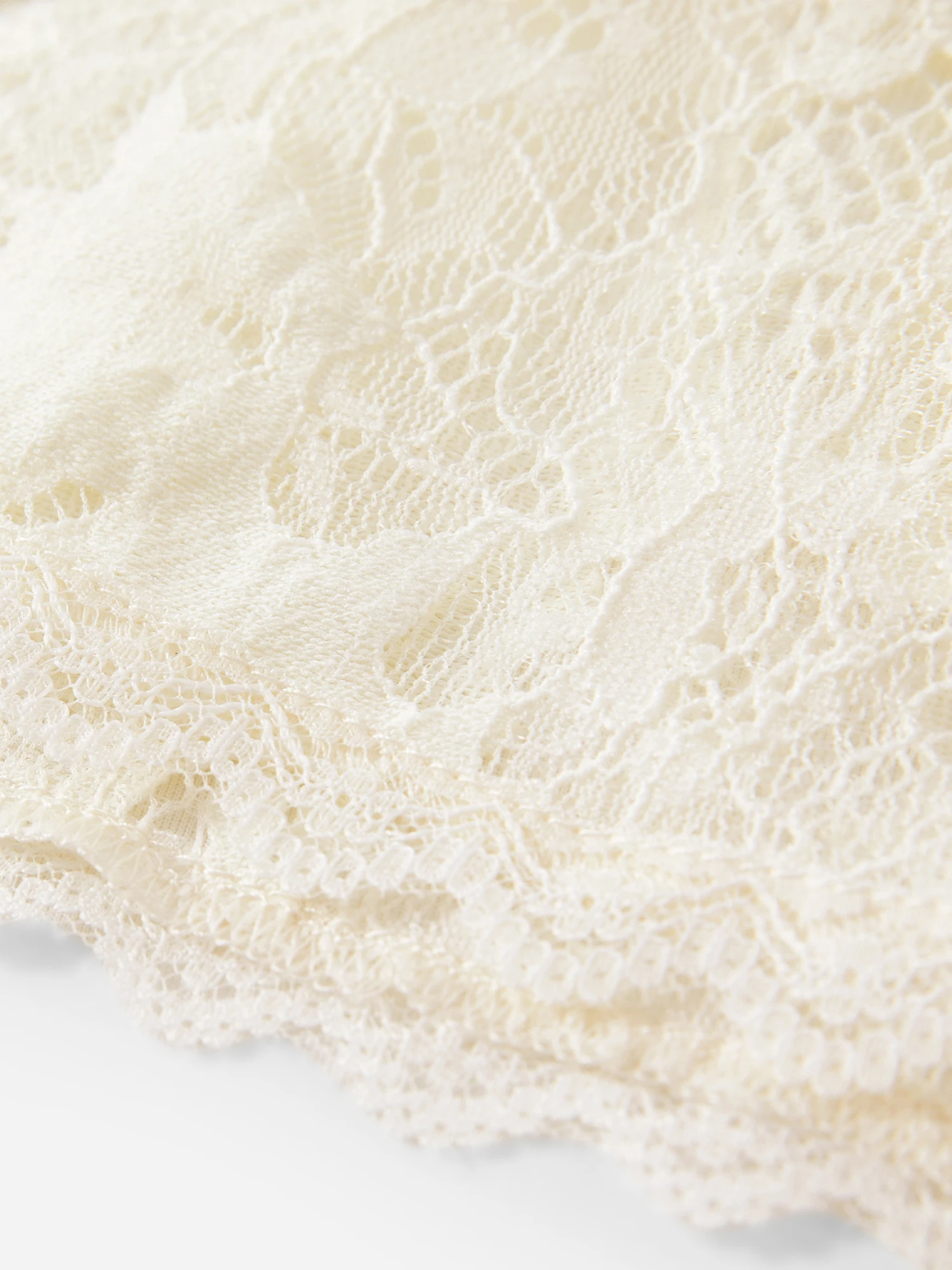 DUSHU Women's 2026 Summer New Arrival Lace Camisole Top Simple Ruffled Vacation Style Blouse Multiple Sizes for All Body Types