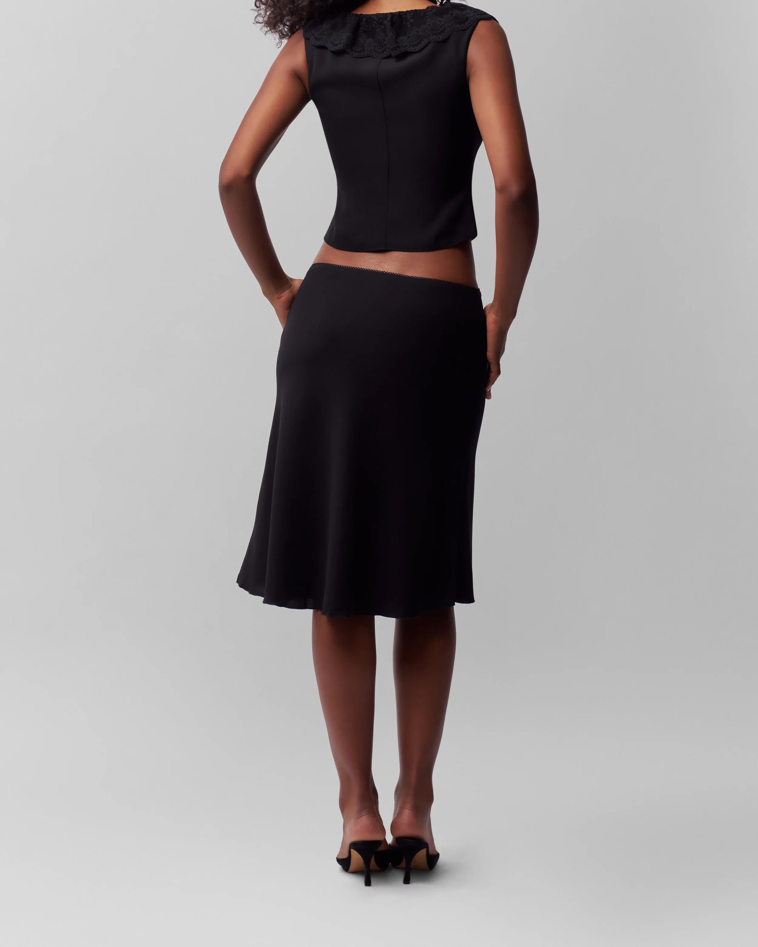 Guz Low-Waist Mini Skirt with Small Bow and Lace Trim, Drapey Satin Fishtail Mid-Length Bodycon Midi Skirt, Black and White Solid Color A-Line Skirt, Minimalist High-End Lace Low-Waist Slim-Fit Skirt