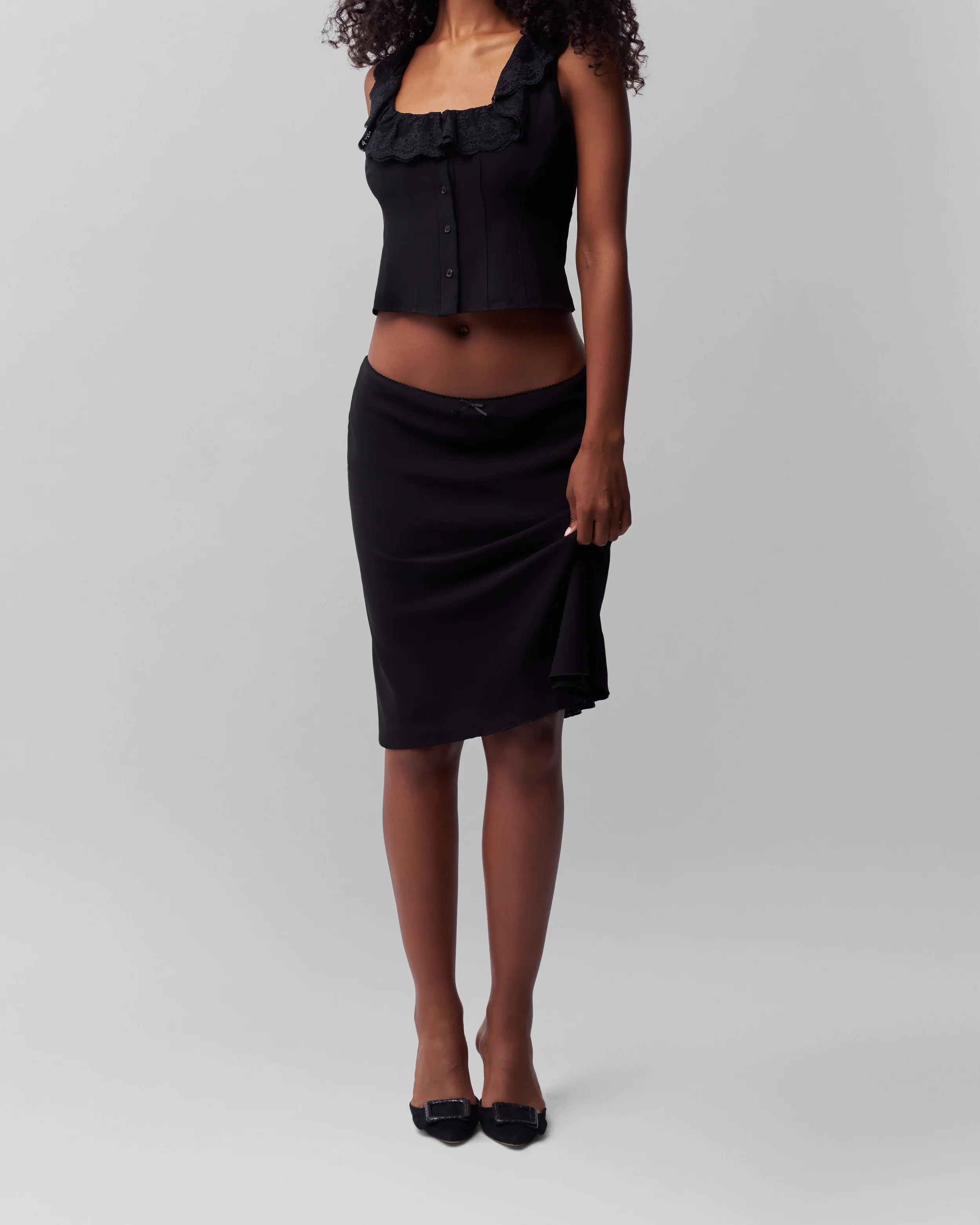 Guz Low-Waist Mini Skirt with Small Bow and Lace Trim, Drapey Satin Fishtail Mid-Length Bodycon Midi Skirt, Black and White Solid Color A-Line Skirt, Minimalist High-End Lace Low-Waist Slim-Fit Skirt