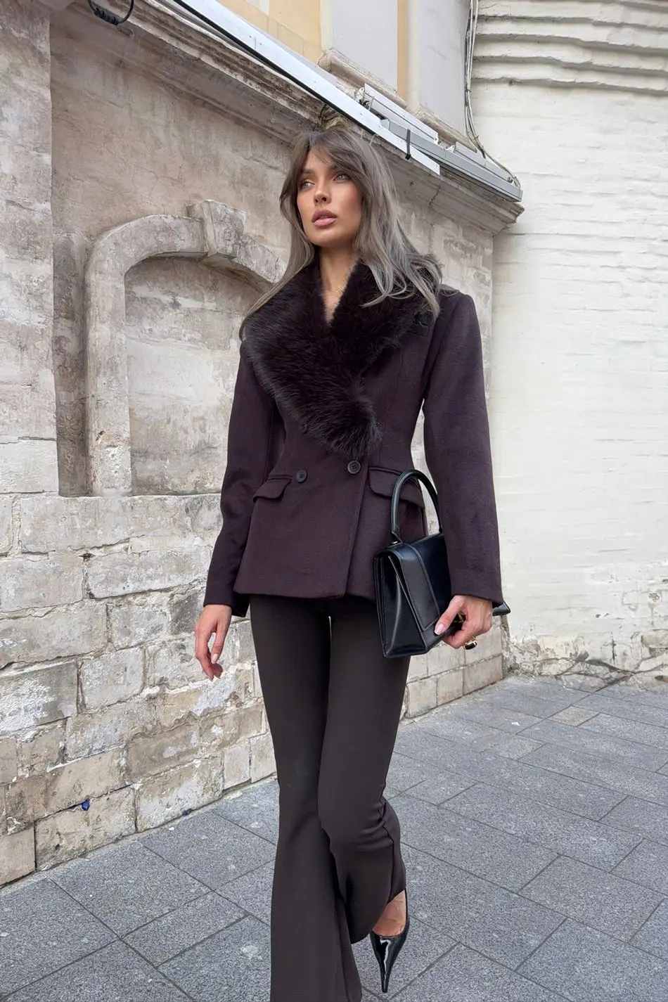 Women Short Fitted Wool Blend Coat, Wide Faux Fur Lapel Collar, Double Breasted Elegant Slim Waist Winter Outerwear For Female
