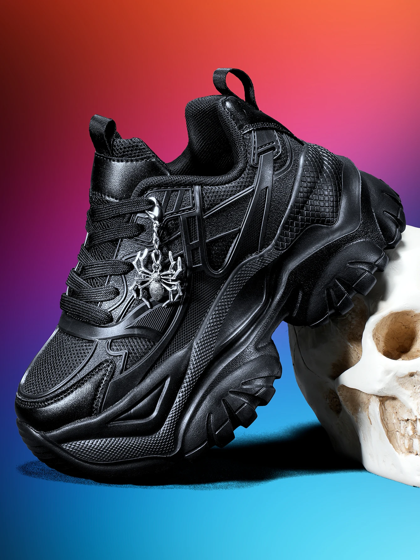 Women's outdoor all-season dad sneakers, Y2K style with a 7CM thick sole for added height, white sports shoes, featuring a detachable silver spider decoration, combined with breathable mesh and lightweight EVA, versatile trendy shoes for everyday commuting and shopping