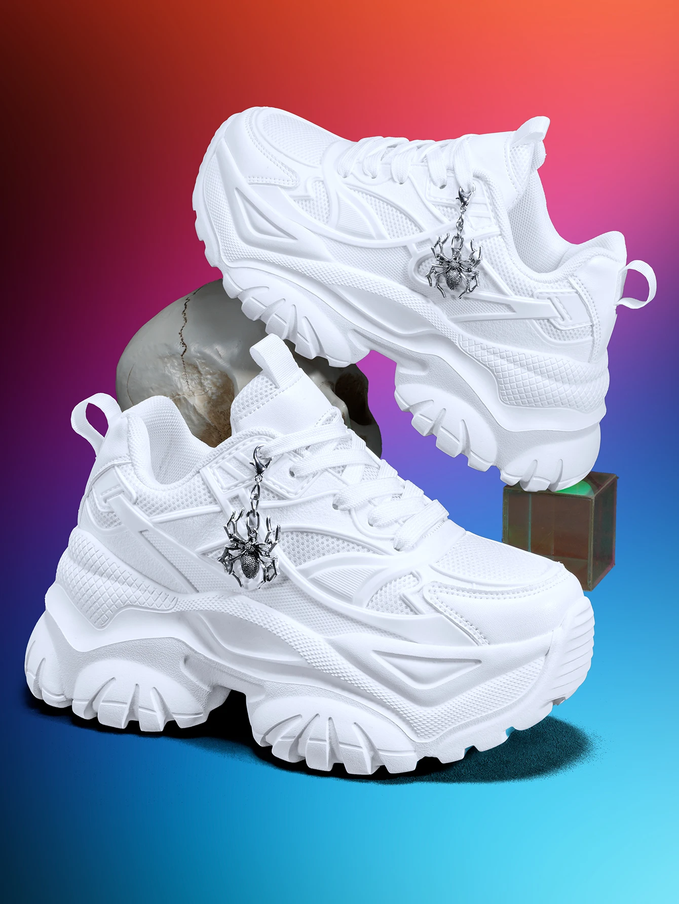 Women's outdoor all-season dad sneakers, Y2K style with a 7CM thick sole for added height, white sports shoes, featuring a detachable silver spider decoration, combined with breathable mesh and lightweight EVA, versatile trendy shoes for everyday commuting and shopping