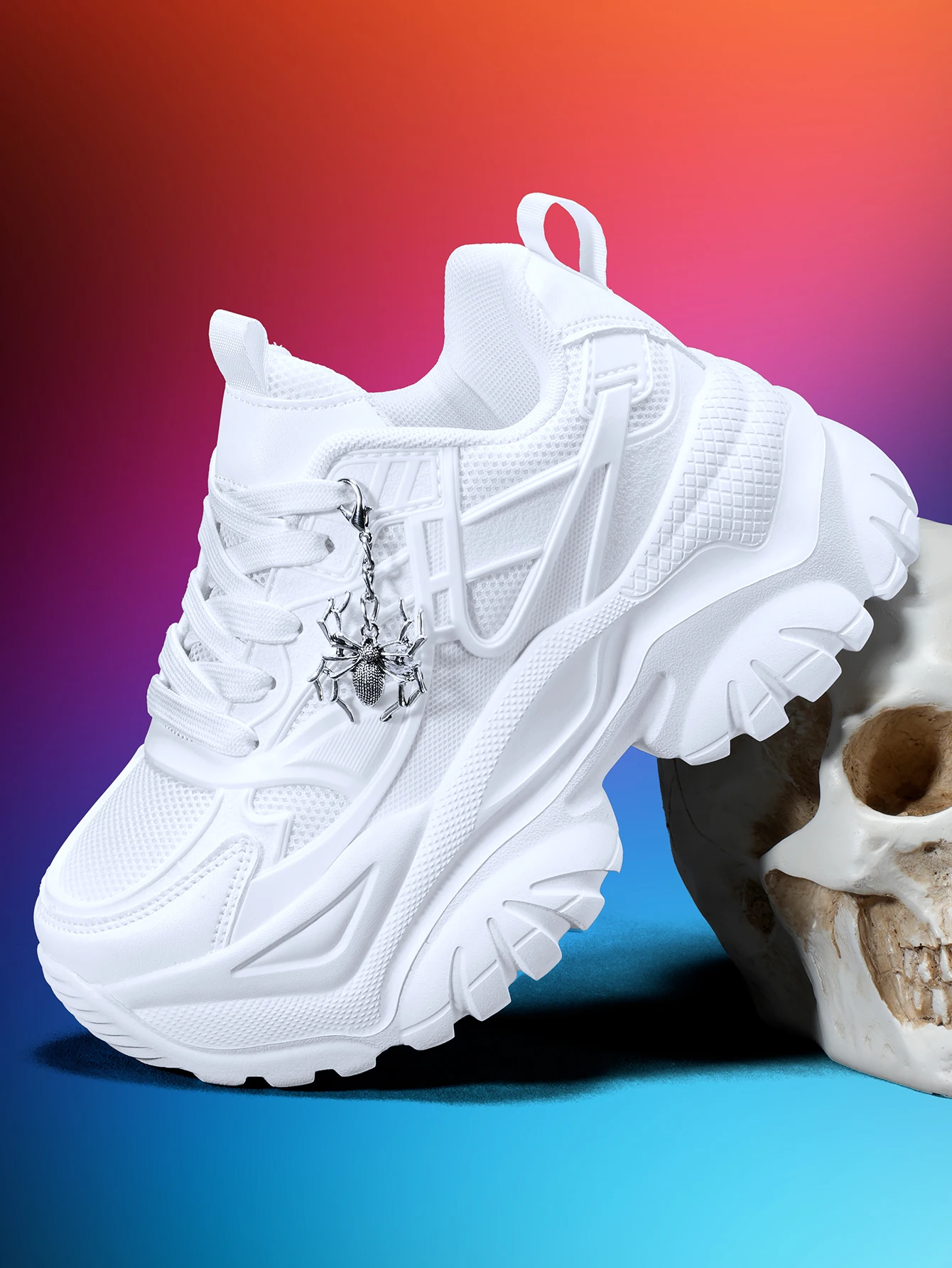 Women's outdoor all-season dad sneakers, Y2K style with a 7CM thick sole for added height, white sports shoes, featuring a detachable silver spider decoration, combined with breathable mesh and lightweight EVA, versatile trendy shoes for everyday commuting and shopping