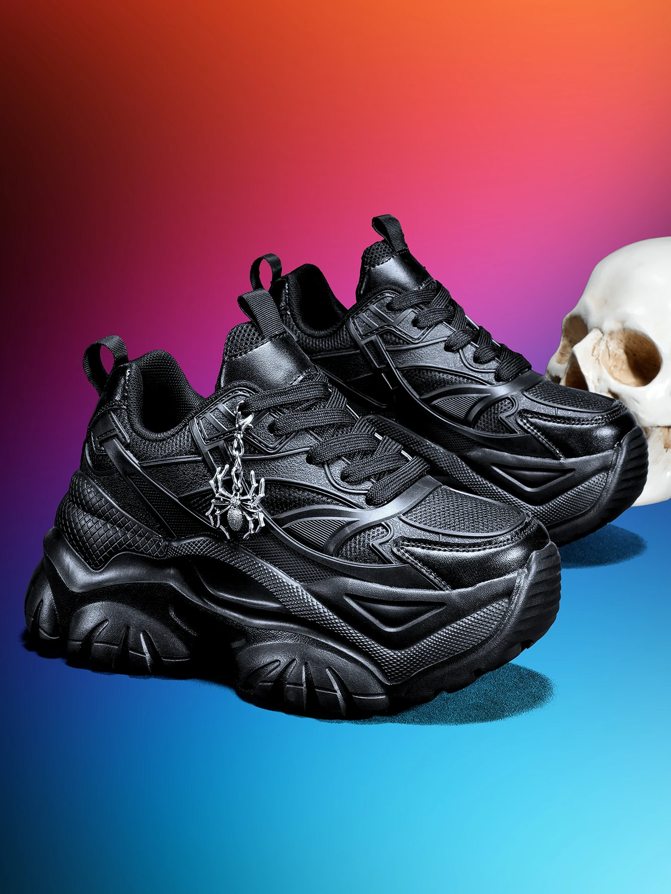 Women's outdoor all-season dad sneakers, Y2K style with a 7CM thick sole for added height, white sports shoes, featuring a detachable silver spider decoration, combined with breathable mesh and lightweight EVA, versatile trendy shoes for everyday commuting and shopping