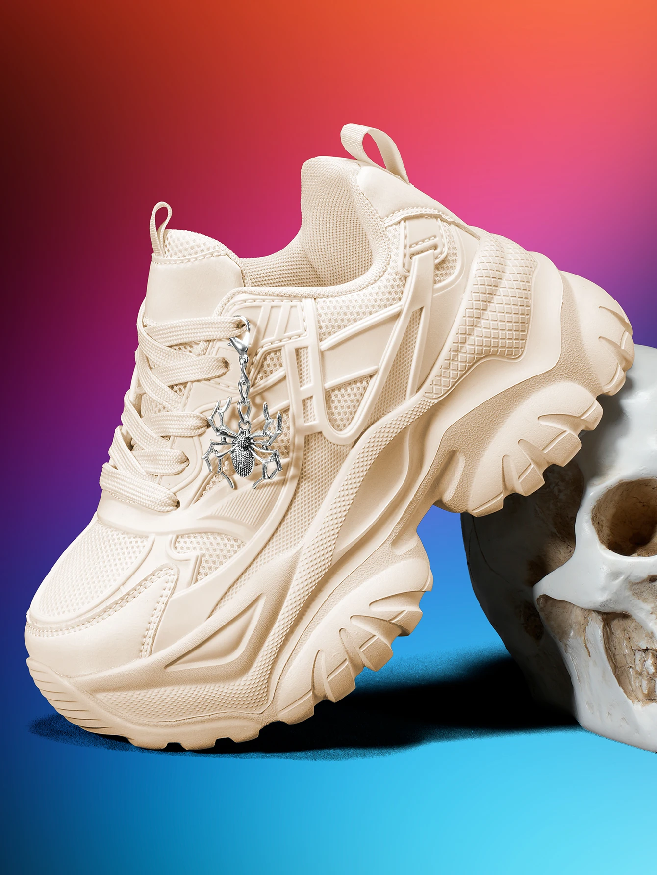 Women's outdoor all-season dad sneakers, Y2K style with a 7CM thick sole for added height, white sports shoes, featuring a detachable silver spider decoration, combined with breathable mesh and lightweight EVA, versatile trendy shoes for everyday commuting and shopping