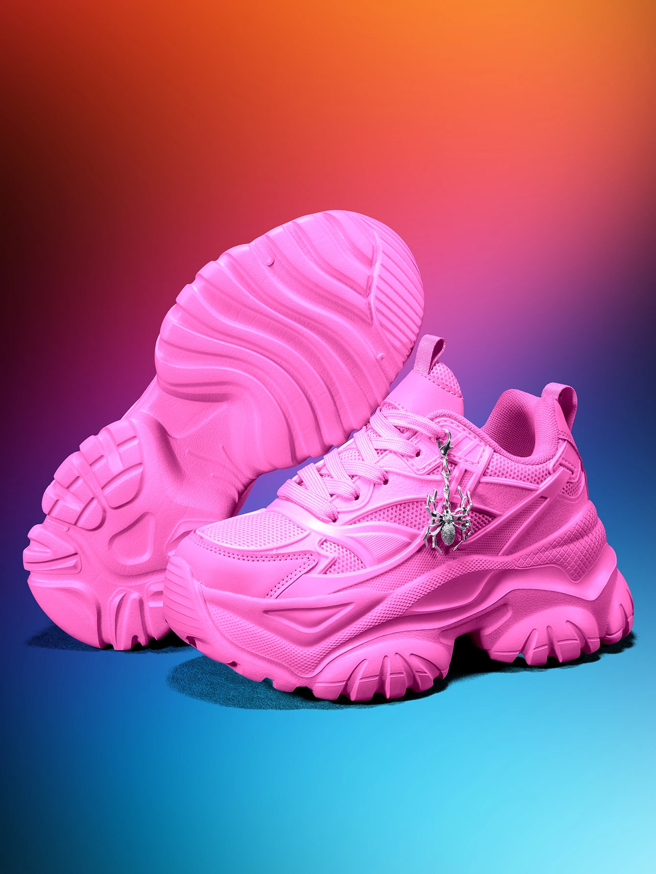 Women's outdoor all-season dad sneakers, Y2K style with a 7CM thick sole for added height, white sports shoes, featuring a detachable silver spider decoration, combined with breathable mesh and lightweight EVA, versatile trendy shoes for everyday commuting and shopping