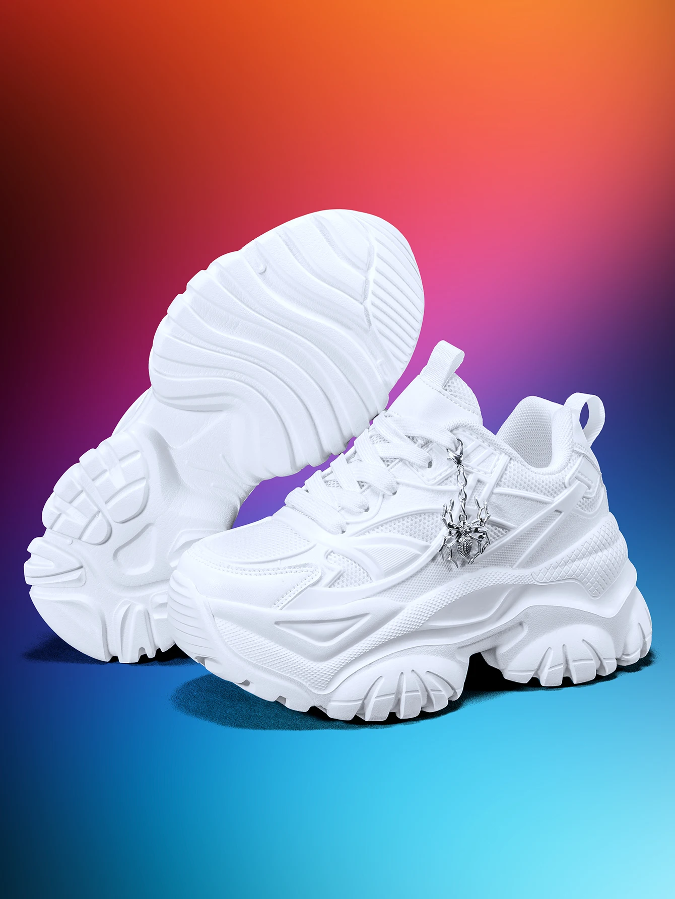 Women's outdoor all-season dad sneakers, Y2K style with a 7CM thick sole for added height, white sports shoes, featuring a detachable silver spider decoration, combined with breathable mesh and lightweight EVA, versatile trendy shoes for everyday commuting and shopping