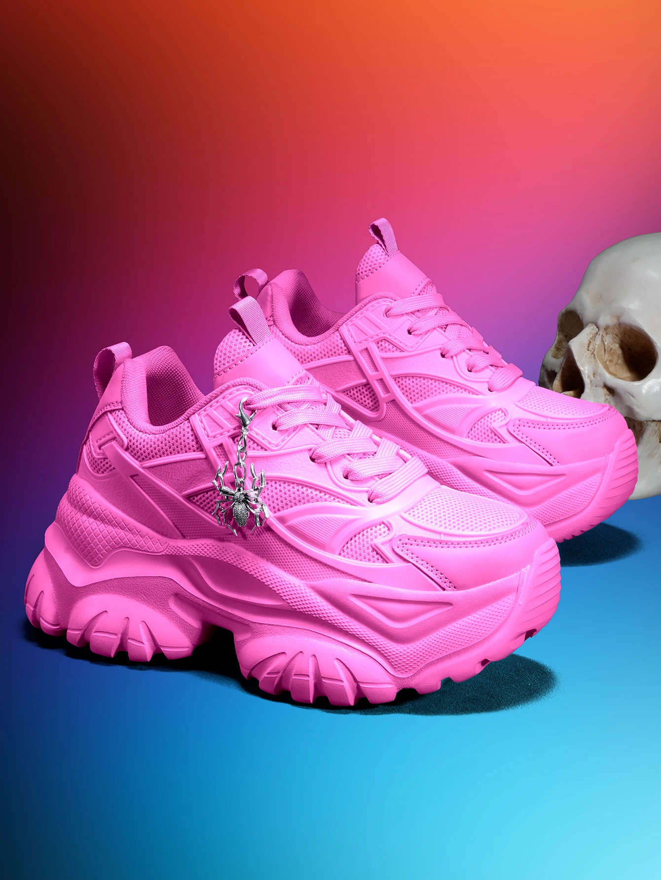 Women's outdoor all-season dad sneakers, Y2K style with a 7CM thick sole for added height, white sports shoes, featuring a detachable silver spider decoration, combined with breathable mesh and lightweight EVA, versatile trendy shoes for everyday commuting and shopping