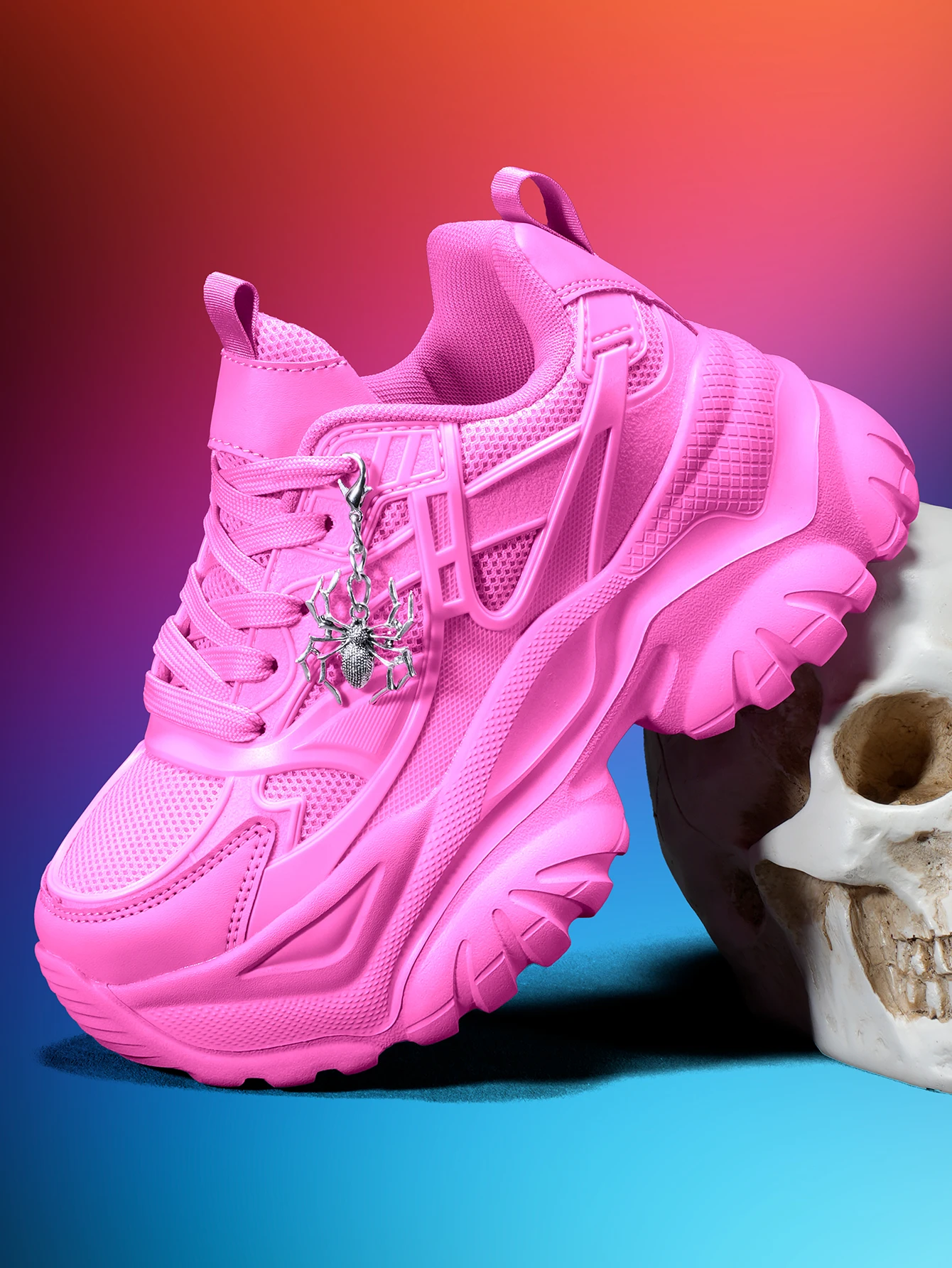 Women's outdoor all-season dad sneakers, Y2K style with a 7CM thick sole for added height, white sports shoes, featuring a detachable silver spider decoration, combined with breathable mesh and lightweight EVA, versatile trendy shoes for everyday commuting and shopping