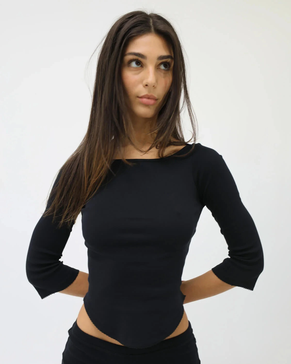 Cou Three-Quarter Sleeve Top, Off-Shoulder Boat Neck Short Lace Design, Retro Bell Sleeves, Slim Fit, Flattering for a Hot Girl Look, Three-Quarter Sleeve Base Shirt, Pure Desire Style, Can Be Worn as an Inner or Outer Layer