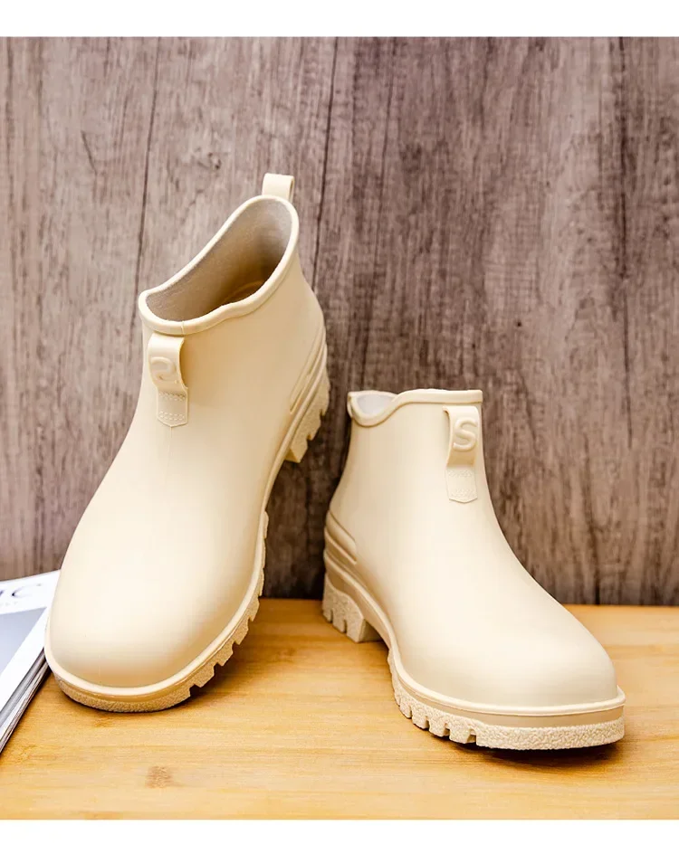 Couple's Short-Tube Non-Slip Plastic Rain Boots, Outdoor Commuting Waterproof Shoes, Pvc One-Piece Molded Women's Water Boots,