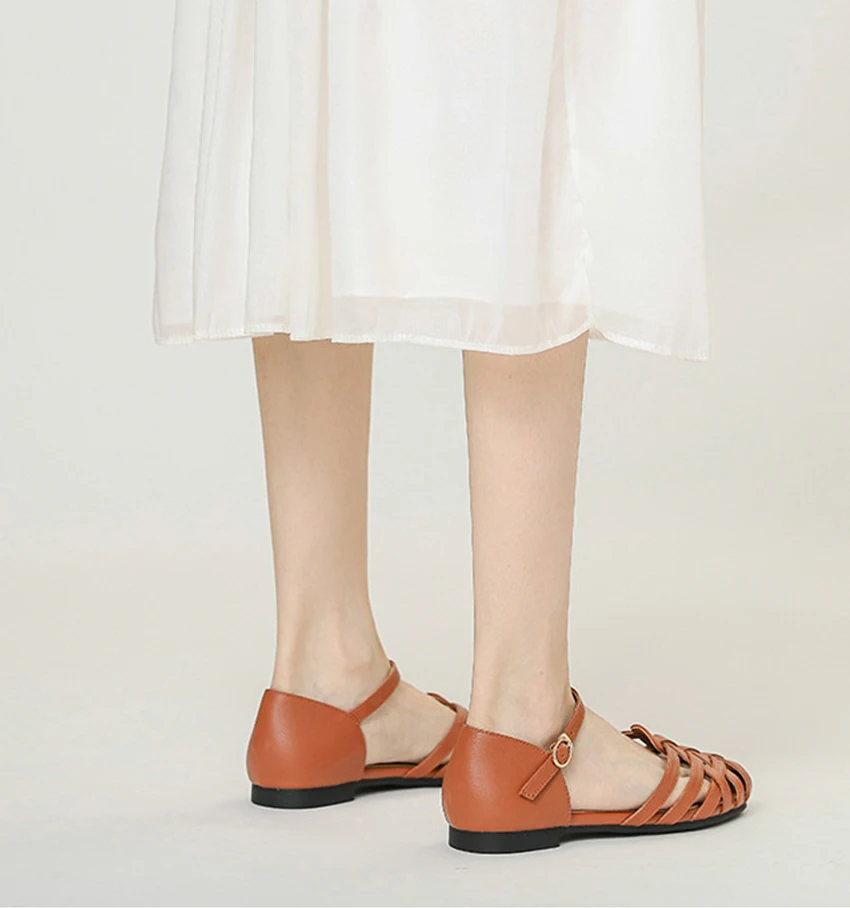 Luxury Designer Sandals Hollow Low-Heeled Closed-Toe Sandals for Women for Summer Outdoor Wear Roman Shoes Zapatos De Mujer