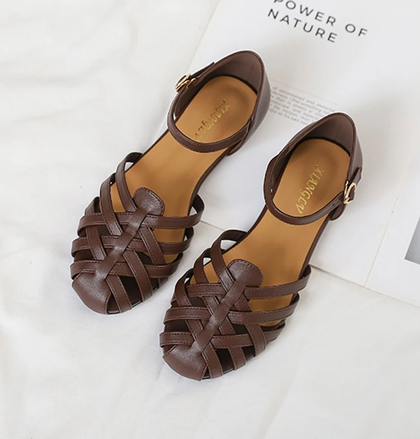 Luxury Designer Sandals Hollow Low-Heeled Closed-Toe Sandals for Women for Summer Outdoor Wear Roman Shoes Zapatos De Mujer