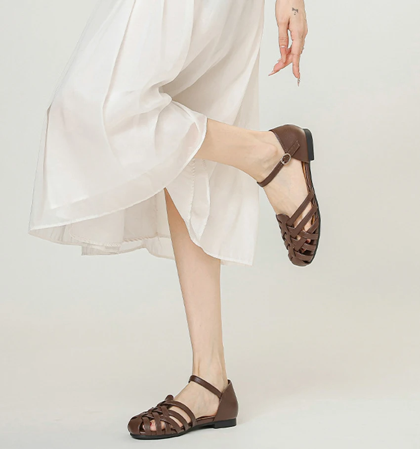 Luxury Designer Sandals Hollow Low-Heeled Closed-Toe Sandals for Women for Summer Outdoor Wear Roman Shoes Zapatos De Mujer