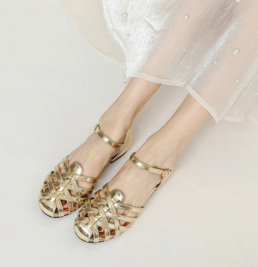 Luxury Designer Sandals Hollow Low-Heeled Closed-Toe Sandals for Women for Summer Outdoor Wear Roman Shoes Zapatos De Mujer