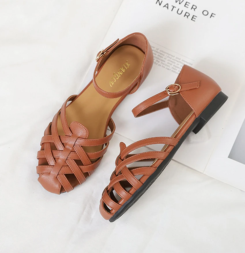 Luxury Designer Sandals Hollow Low-Heeled Closed-Toe Sandals for Women for Summer Outdoor Wear Roman Shoes Zapatos De Mujer