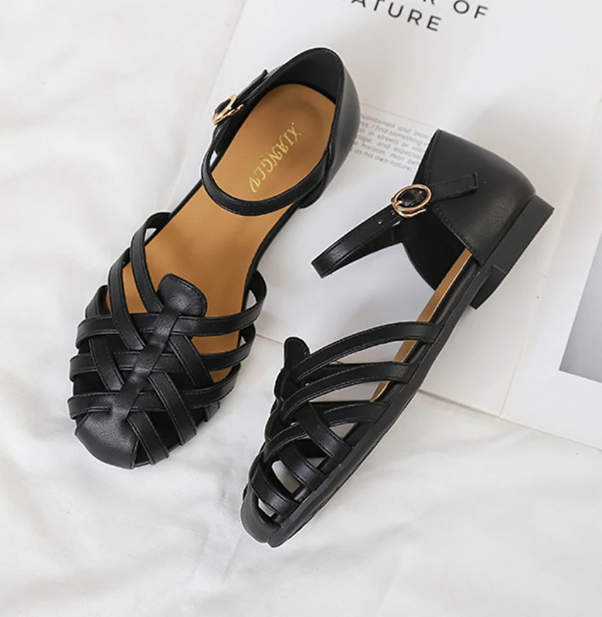 Luxury Designer Sandals Hollow Low-Heeled Closed-Toe Sandals for Women for Summer Outdoor Wear Roman Shoes Zapatos De Mujer