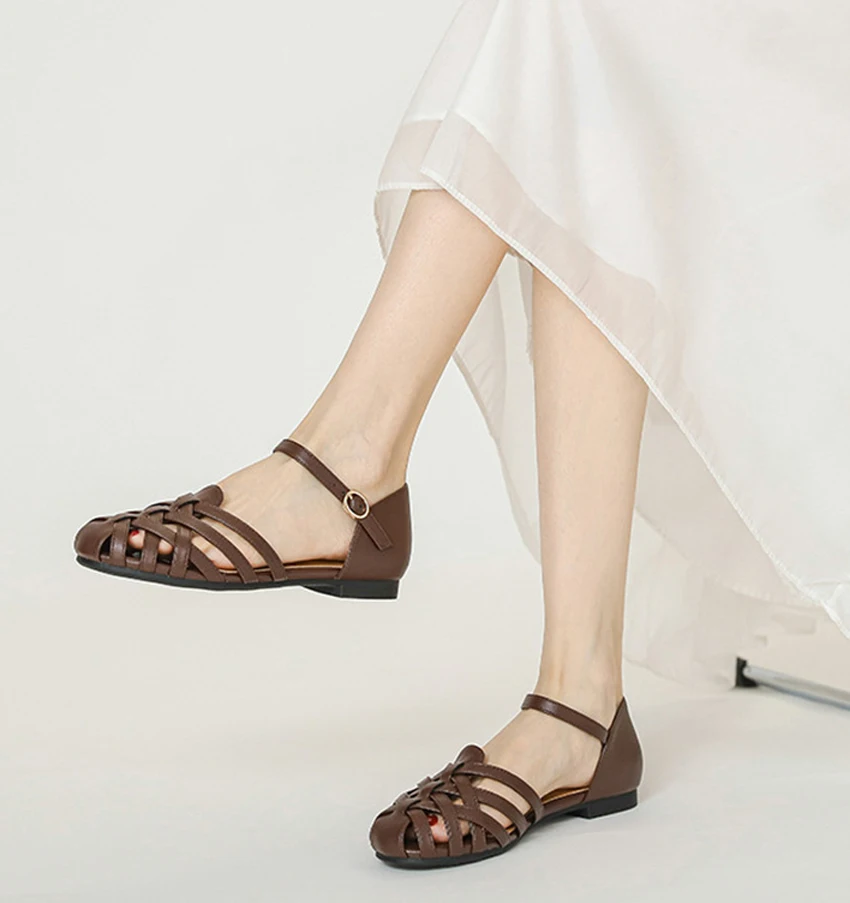 Luxury Designer Sandals Hollow Low-Heeled Closed-Toe Sandals for Women for Summer Outdoor Wear Roman Shoes Zapatos De Mujer
