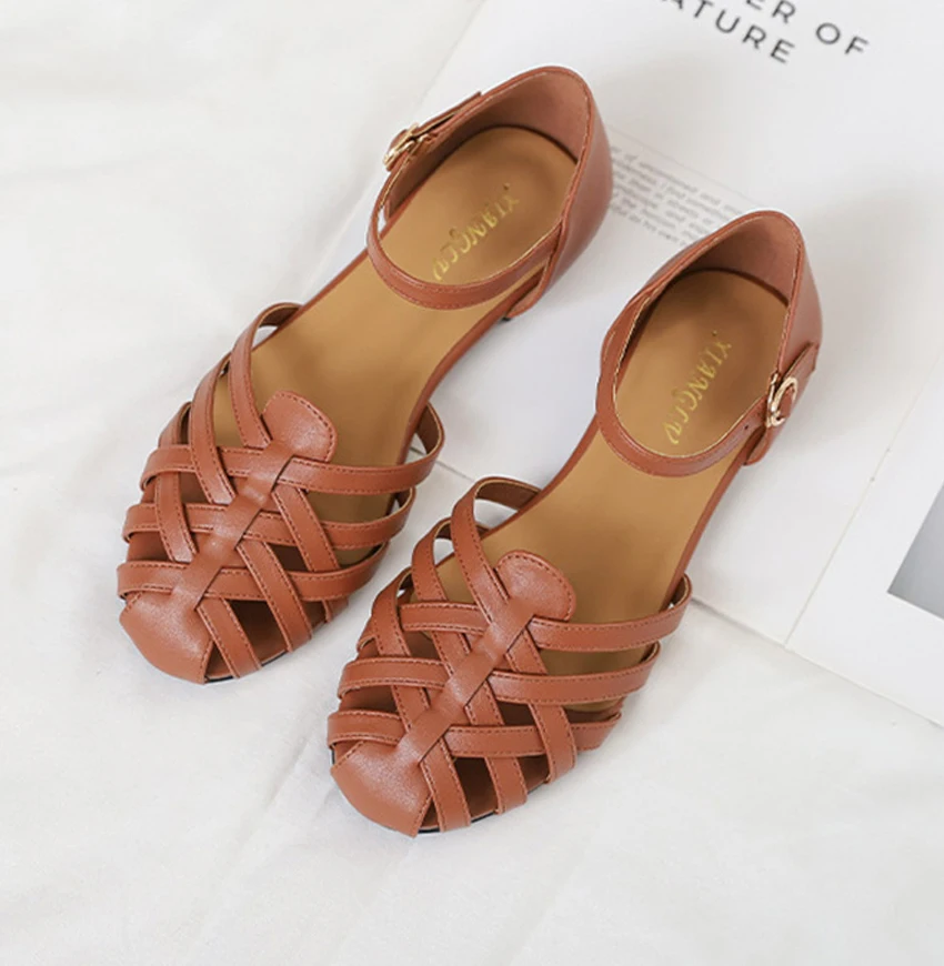 Luxury Designer Sandals Hollow Low-Heeled Closed-Toe Sandals for Women for Summer Outdoor Wear Roman Shoes Zapatos De Mujer