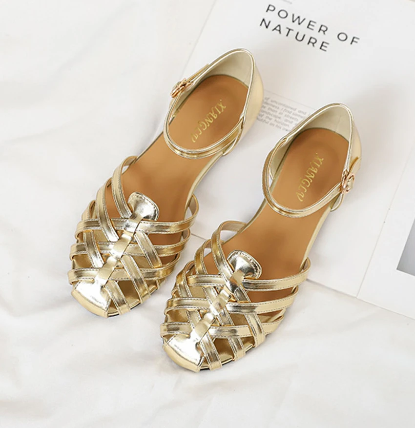 Luxury Designer Sandals Hollow Low-Heeled Closed-Toe Sandals for Women for Summer Outdoor Wear Roman Shoes Zapatos De Mujer
