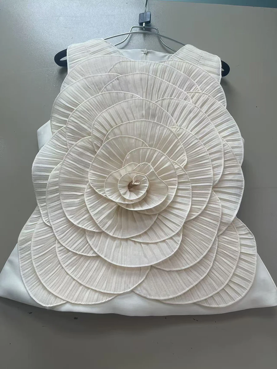 TWOTWINSTYLE Patchwork Appliques T Shirts for Women O Neck Sleeveless Slimming Solid Spliced Zipper T Shirt Female Fashion 2026