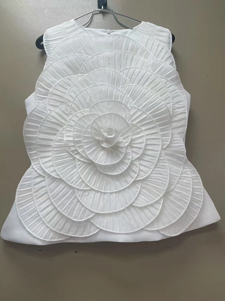 TWOTWINSTYLE Patchwork Appliques T Shirts for Women O Neck Sleeveless Slimming Solid Spliced Zipper T Shirt Female Fashion 2026