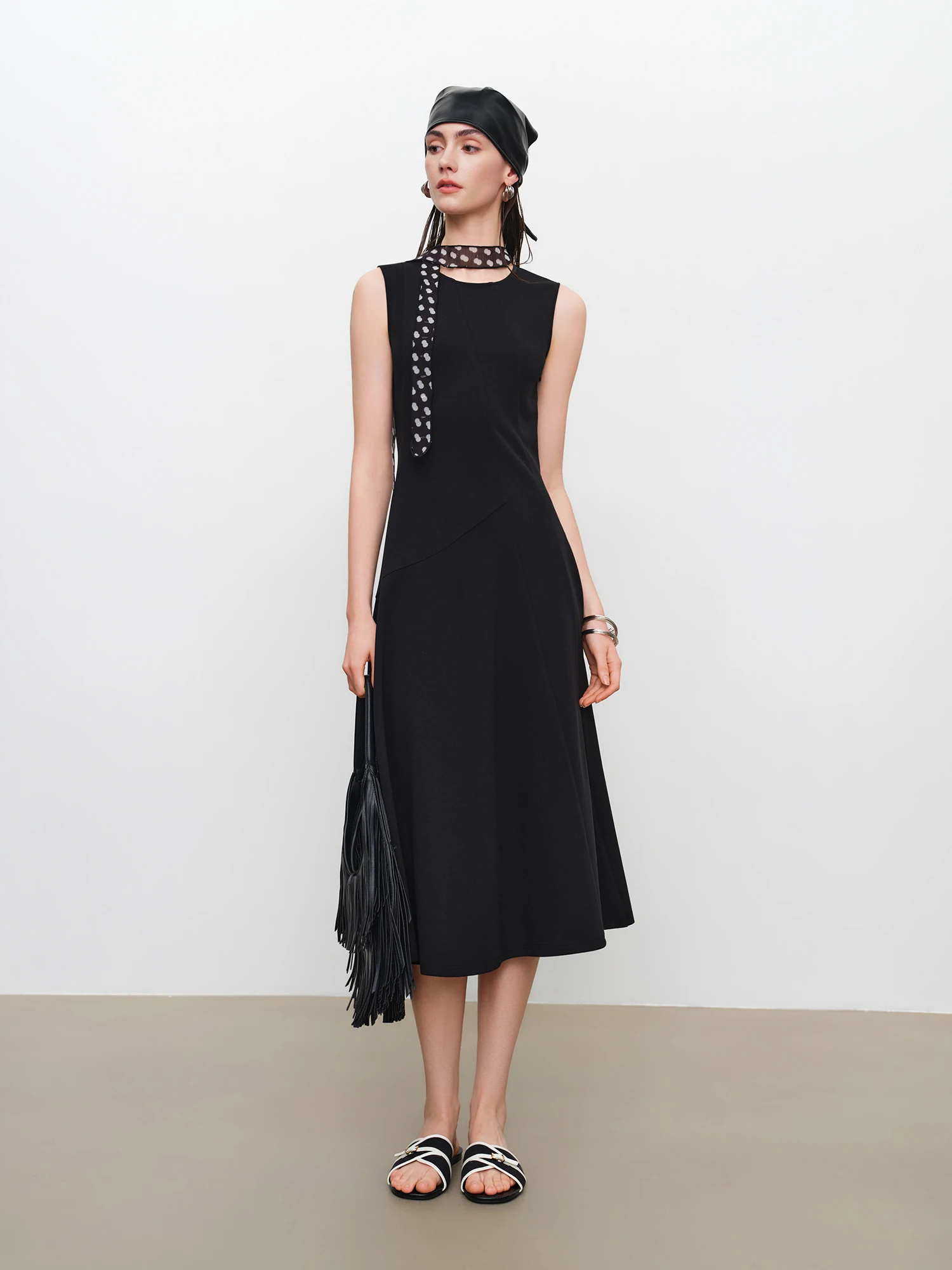 ZIQIAO French-style Black Mini Dress Women 2026 Summer New Style Fitted Waist Sleeveless Round Neck Short Dress Citywalk Dating