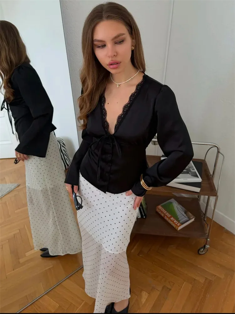 Tsiisd Women's Lace Satin Lace-Up Vest Top Patchwork Fashion Romantic Premium Commute Summer Tank Female Bandage V-Neck Top 2026