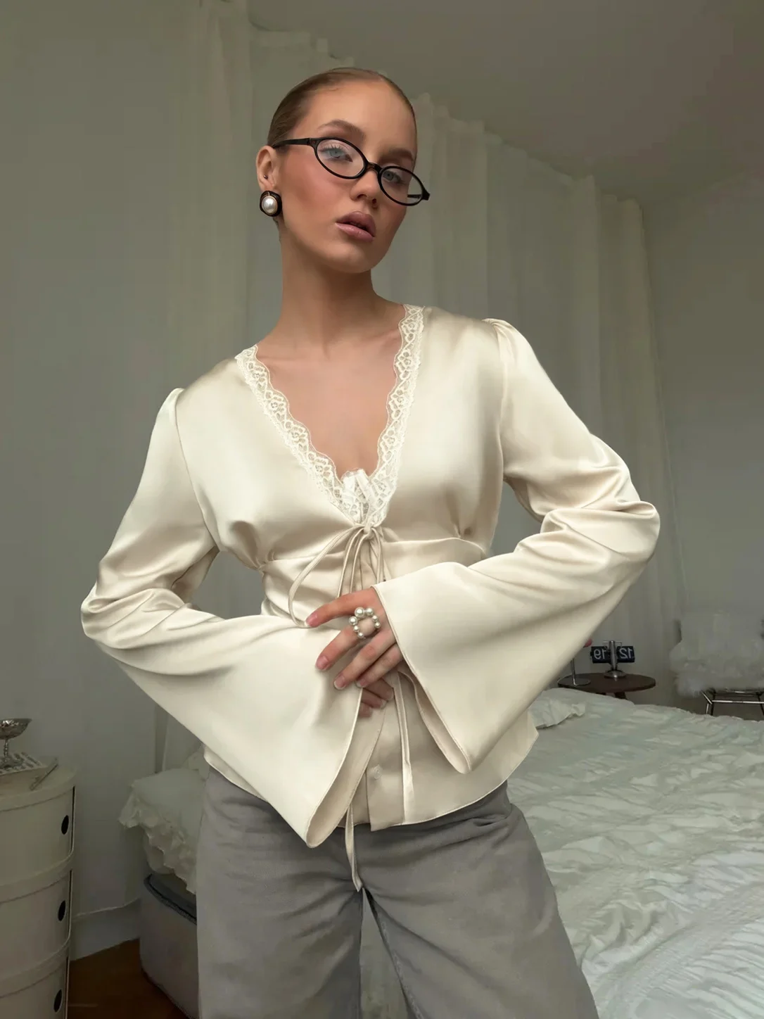 Tsiisd Women's Lace Satin Lace-Up Vest Top Patchwork Fashion Romantic Premium Commute Summer Tank Female Bandage V-Neck Top 2026