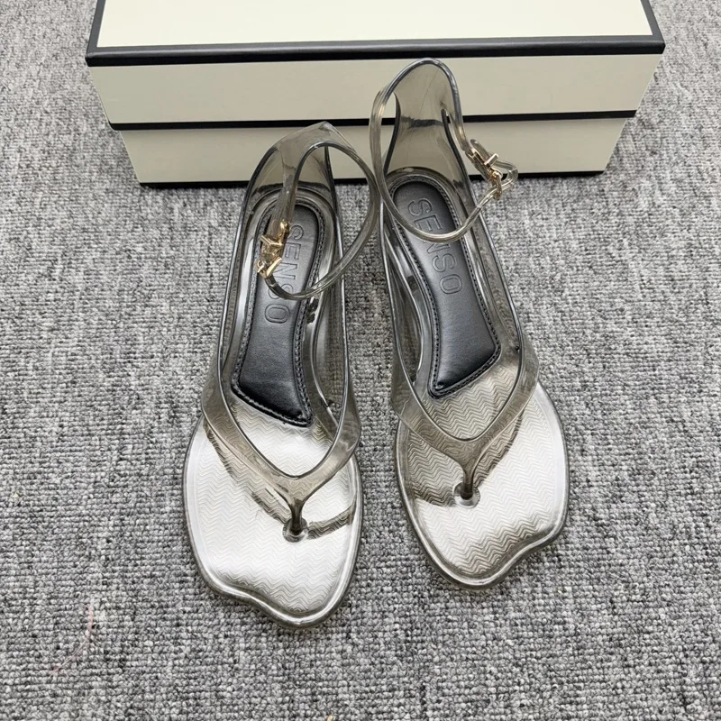 Summer Women's Low Heel Herringbone Sandals Vacation Style Crystal Jelly Beach Shoes Fashion Comfortable Buckle Flip Flops Shoe