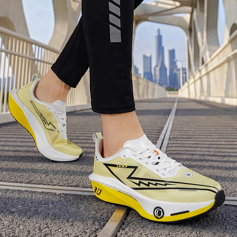 Men's Casual Sports Shoes, Soft-Soled Road Running Shoes, Lightweight, Breathable, Non-Slip, Wear-Resistant, Trendy and Versatile Daily Jogging Sneakers