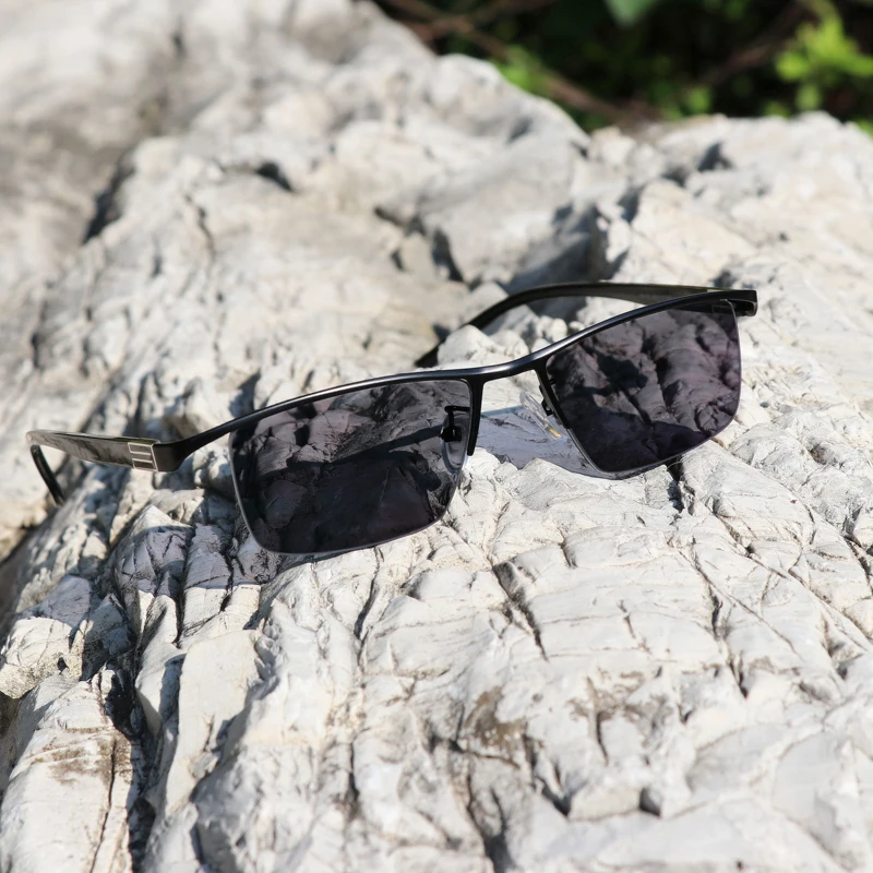 New Design Photochromic Reading Glasses Men Half Rim Titanium alloy Presbyopia Eyeglasses sunglasses discoloration with diopters