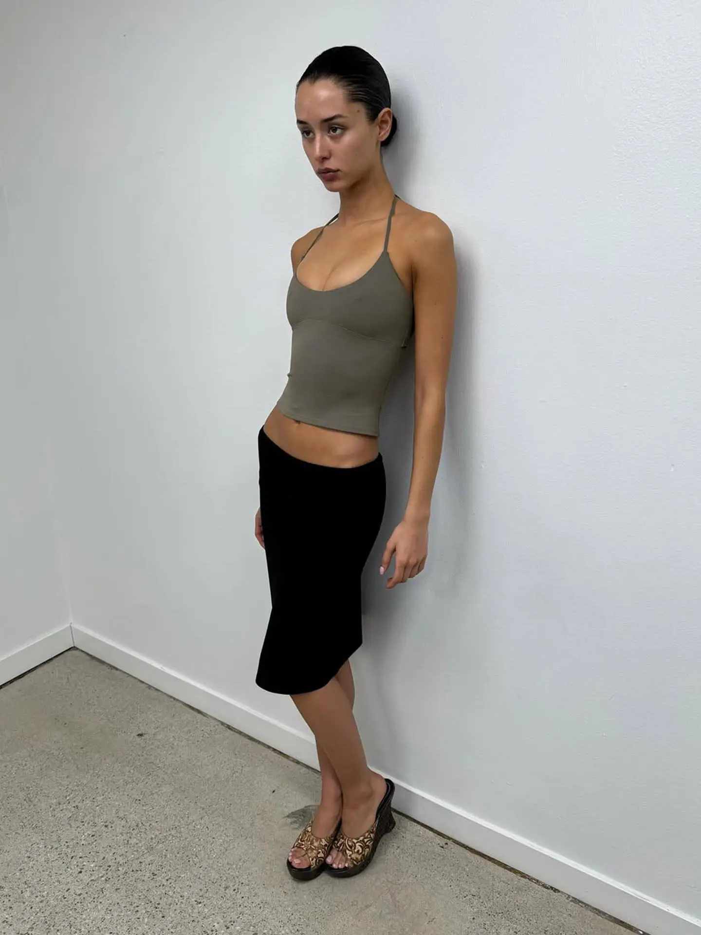 Tank Top with Multiple Colors and Tie Straps, Metal Accessories, Hollow Back Design, Slim Fit, Backless Top, Suitable for Layering or Wearing Alone, U-Neck Tank Top