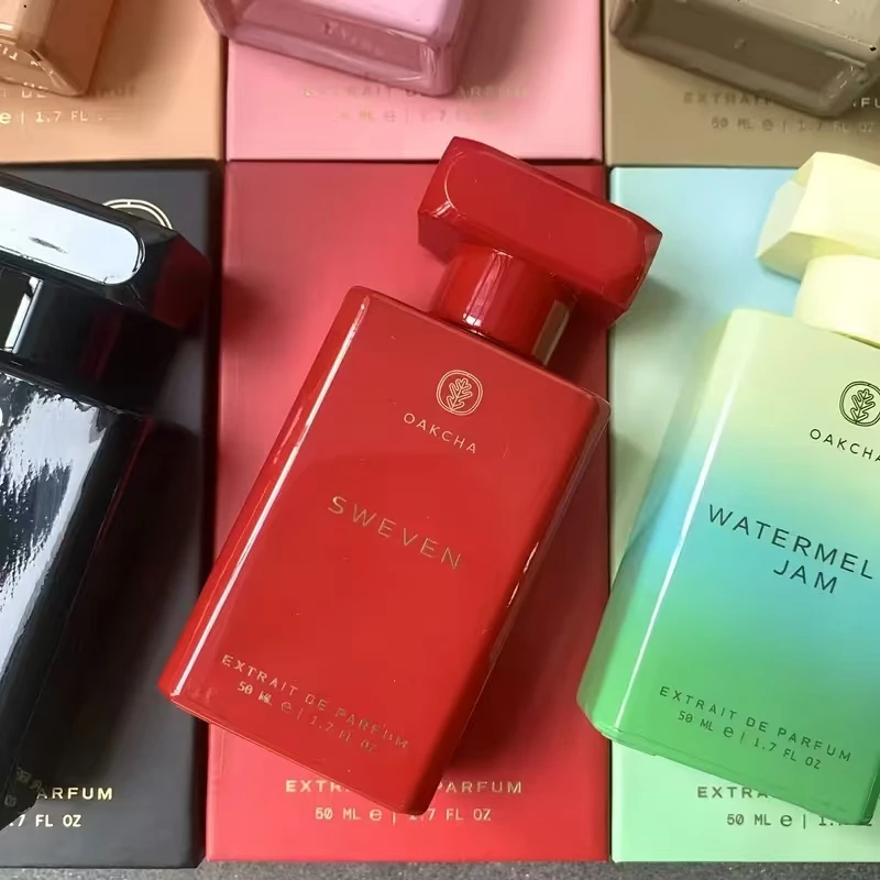 OAKCHA SWEVEN perfume is a fragrant and rich oriental flower fragrance. The red bottle is designed to attract the eyes with advanced design, and the fragrance lasts for a long time. It has a cool and charming imperial sister aura. mature woman