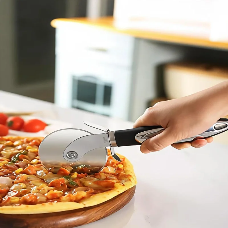 Rolling Pizza Cutter Tool,3 Inch Diameter Sharp Blade,Non-Slip Ergonomic Handle,Finger Protection Design,for Home&Commercial Use
