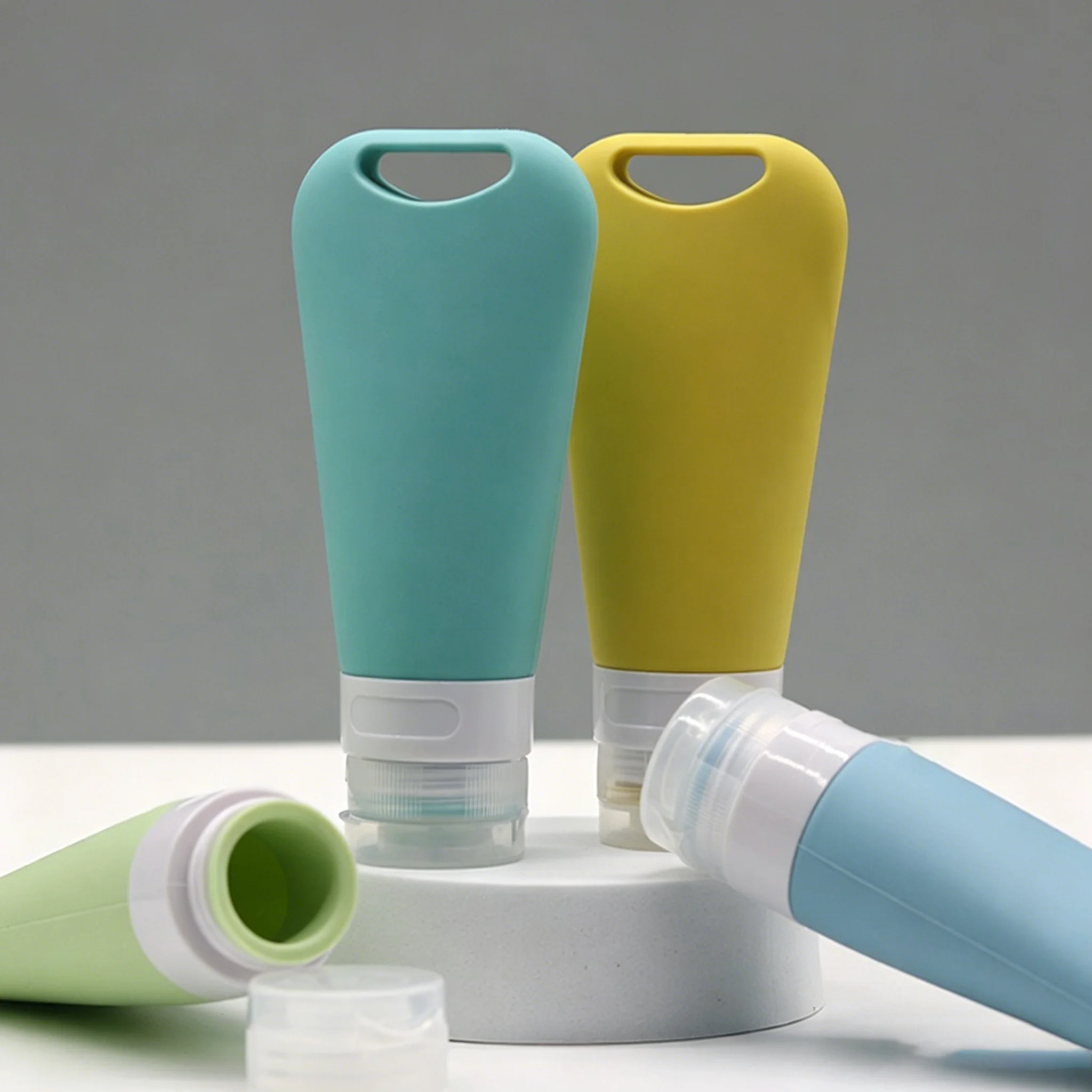 4Pcs Pastel Silicone Travel Bottles With Transparent Carry Pouch TSA Approved Leak Proof Refillable Toiletry Containers Liquid Storage Squeeze Tube Kit