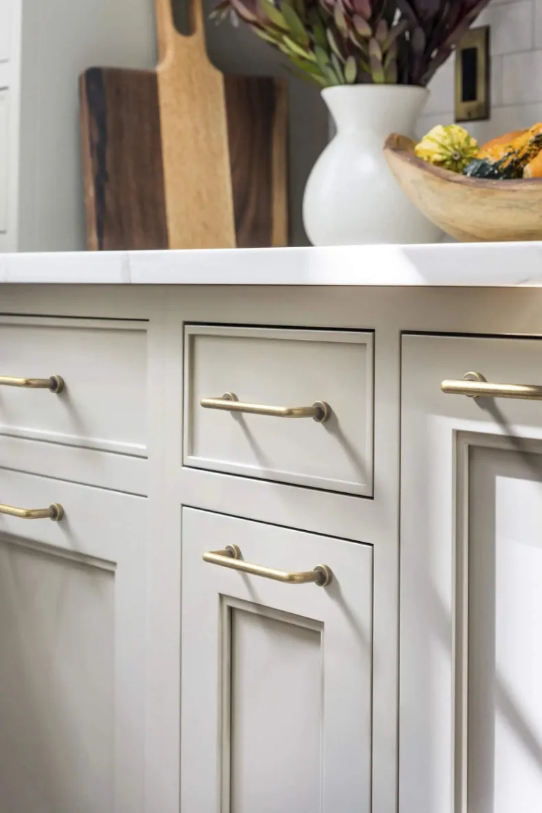 Goo-Ki Antique Brass Cabinet Pulls Furniture Door Handles with Backplate Champagne Bronze Drawer Knobs and Pulls for Kitchen