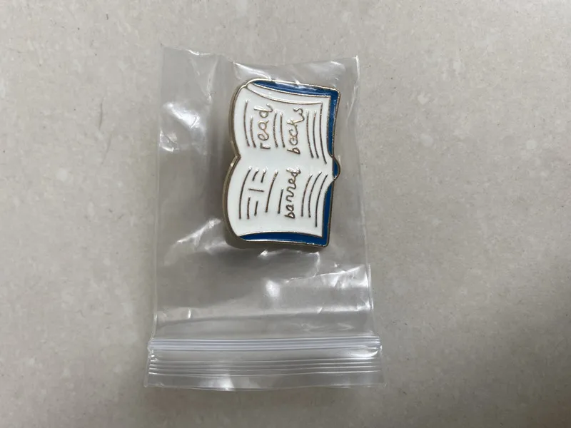 10/20/30/40/50Pcs Enamel Pin Badge Random Cute Animal Plant Metal Brooches Backpack Lapel Badges Women Kid Jewelry Accessories