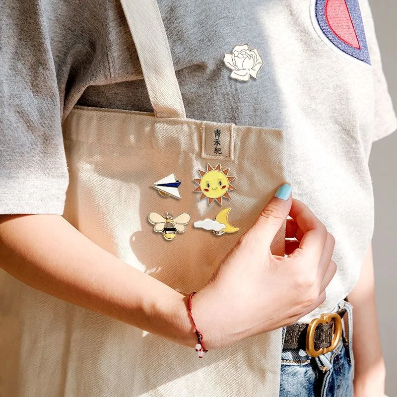 10/20/30/40/50Pcs Enamel Pin Badge Random Cute Animal Plant Metal Brooches Backpack Lapel Badges Women Kid Jewelry Accessories