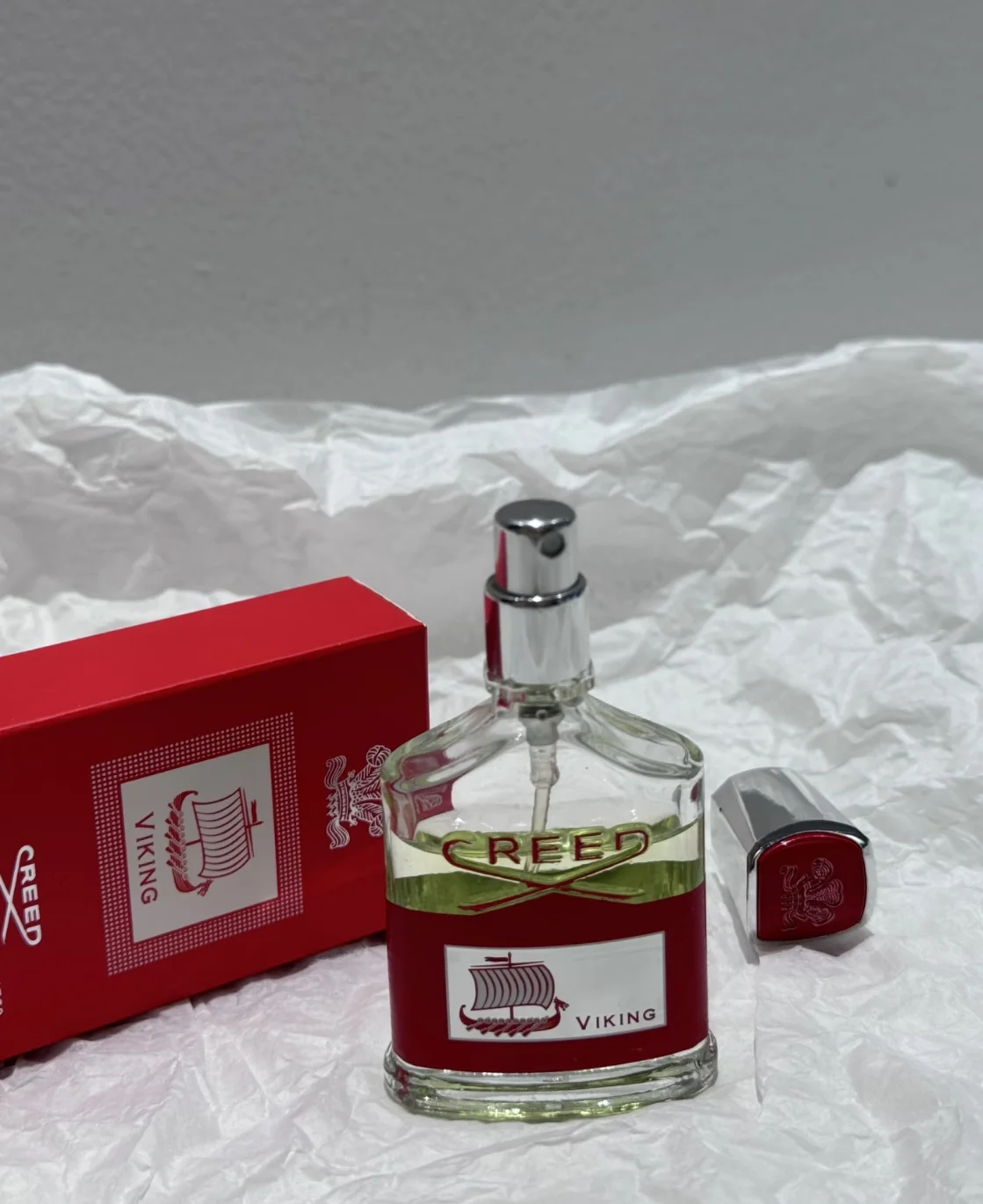 CREED Viking men's perfume, citrus wood fragrance, lemon ginger crisp start, cedar musk finish clean, red boat bottle eye catching, spring and summer commuting, daily dating are cool and advanced.