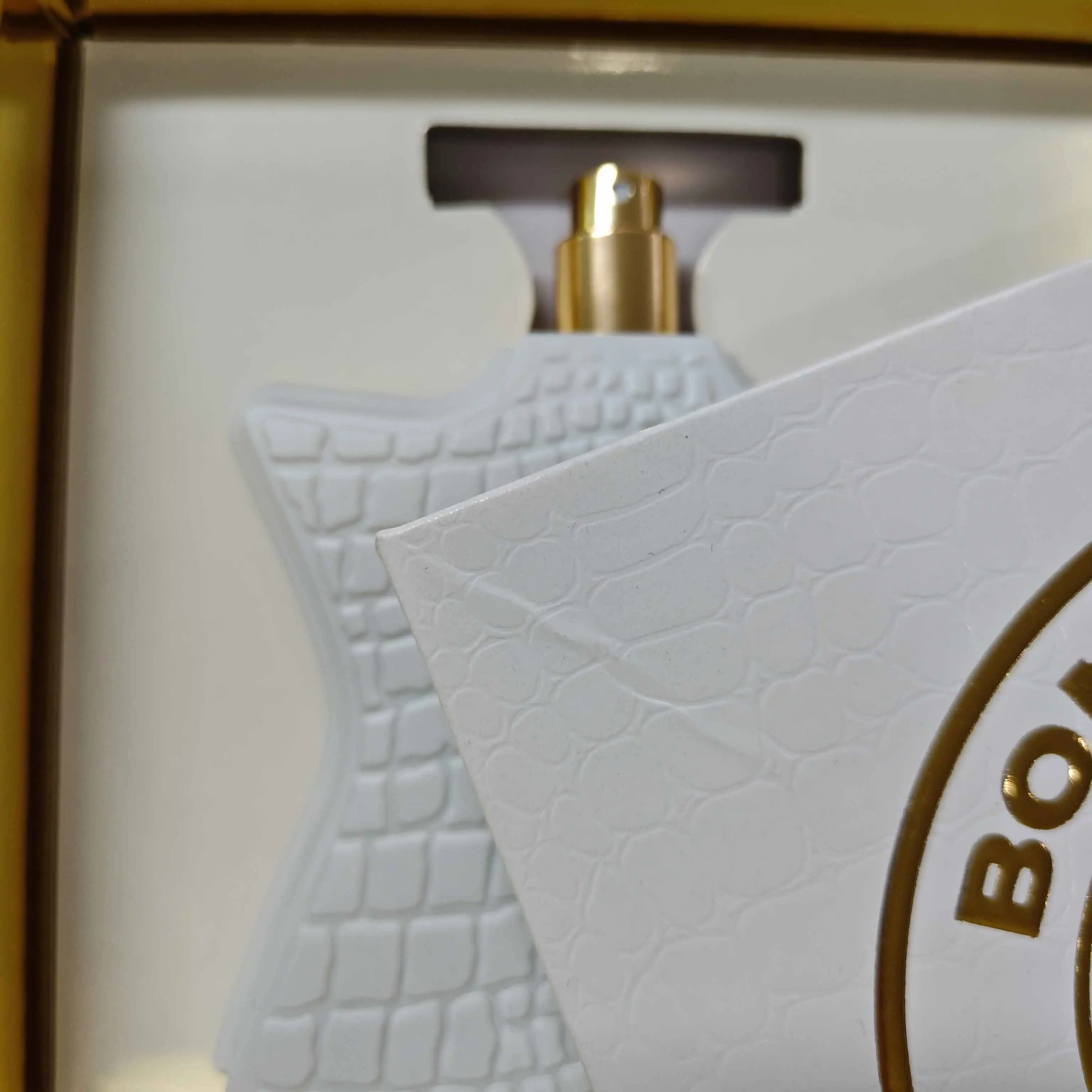 TriBeCa white white, versatile, milk scented perfume, cocoa, hazelnut, caramel, delicious, woody fragrance, high grade, neutral fragrance for the minority, suitable for the whole scene of commuting, dating and gathering, the first choice for gift giving