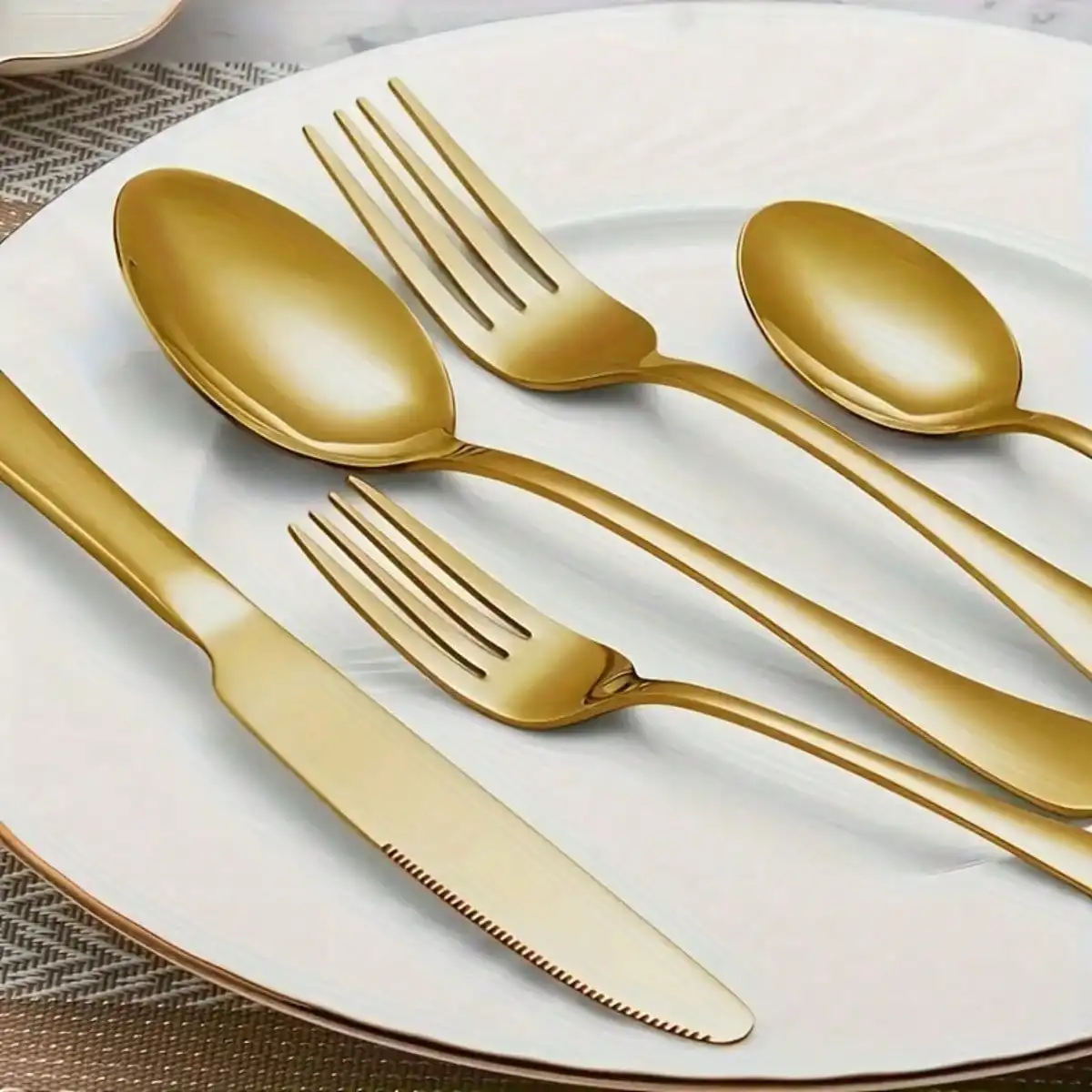 30/60-Piece Luxury Golden Flatware Set, Stainless Steel Cutlery For 6, Includes Dinner Spoons, Teaspoons, Dinner Forks, Salad Forks, Dinner Knives, Ideal For Home, Restaurant, Parties & Weddings