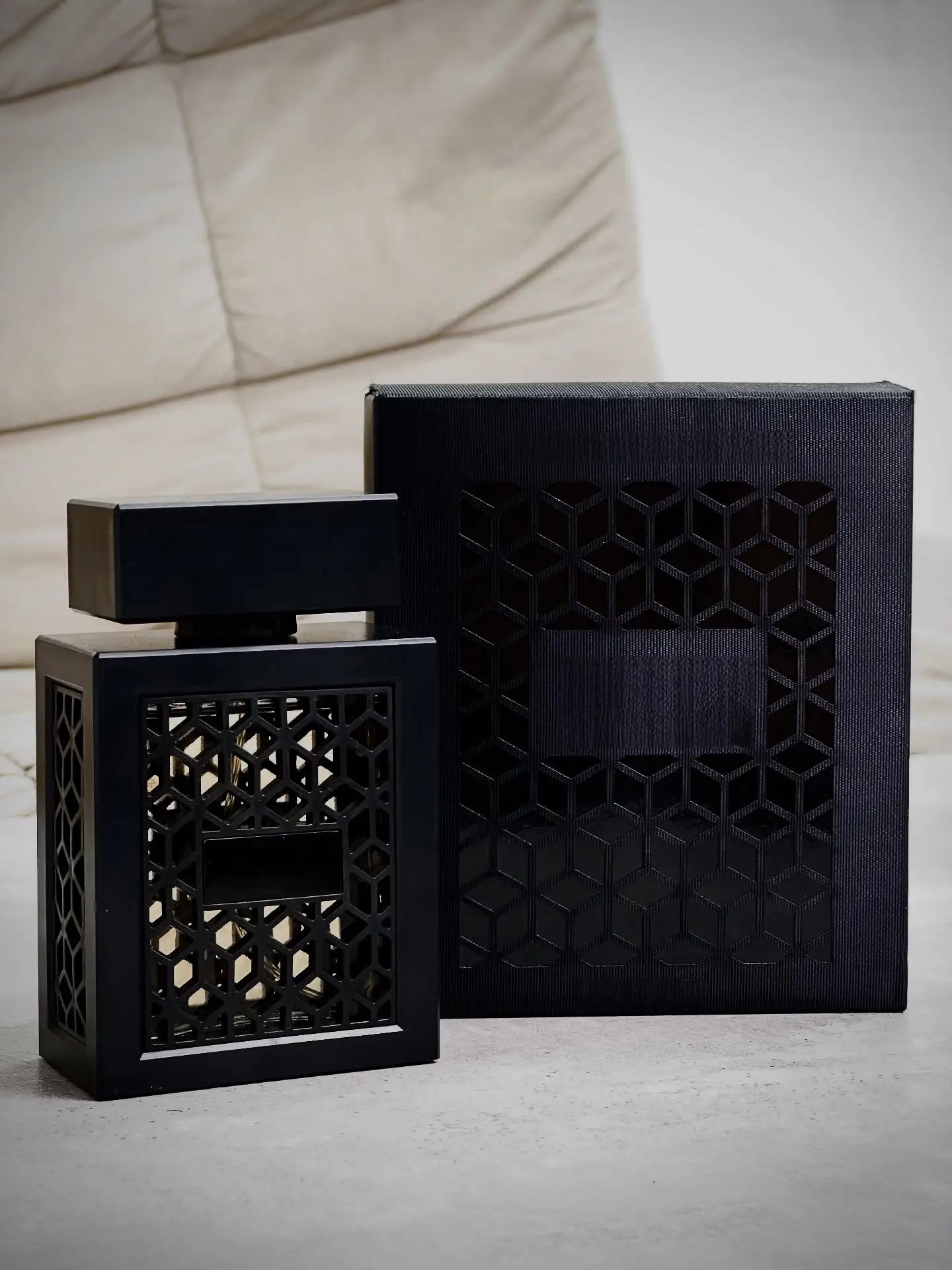 Long-lasting fragrance - perfume spray - woody, spicy, amber notes, 100 ml