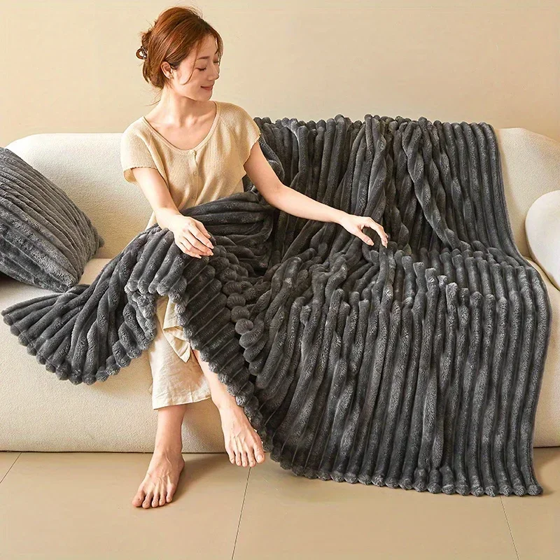 Cooling Ice Silk Nap Quilt with Exquisite Embroidery, Ultra Breathable & Light Fabric, Skin-Safe Summer Air-Conditioning Bedding, Offered in King and Queen Sizes